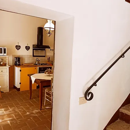 Фермерский дом Podere Cartaio Bio Farm, Private Pool, Airc Сан-Рокко-а-Пилли
